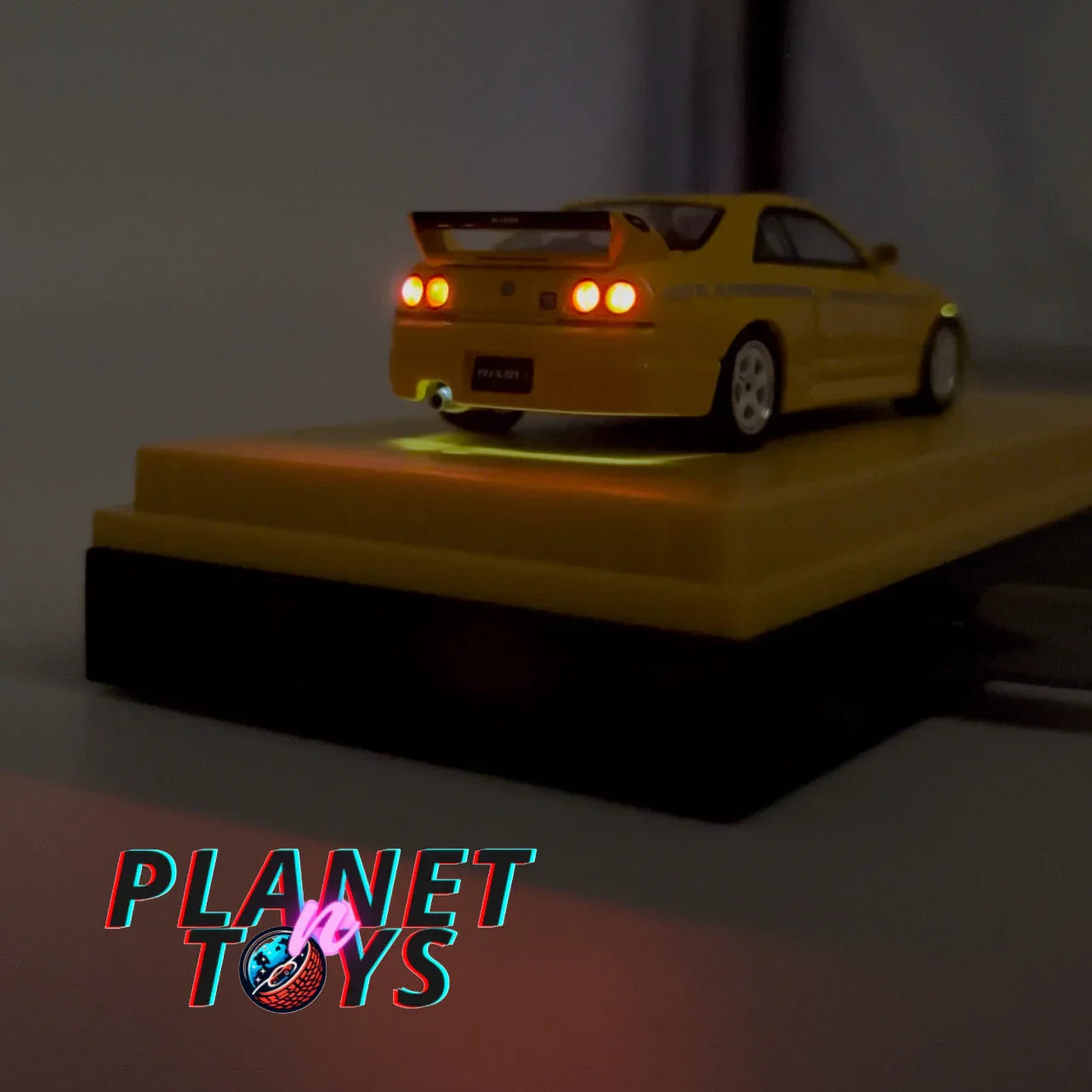 Kyosho 1:64 Nissan Nismo 400 R with MOTN LED Base Compatible – Yellow - Image 7