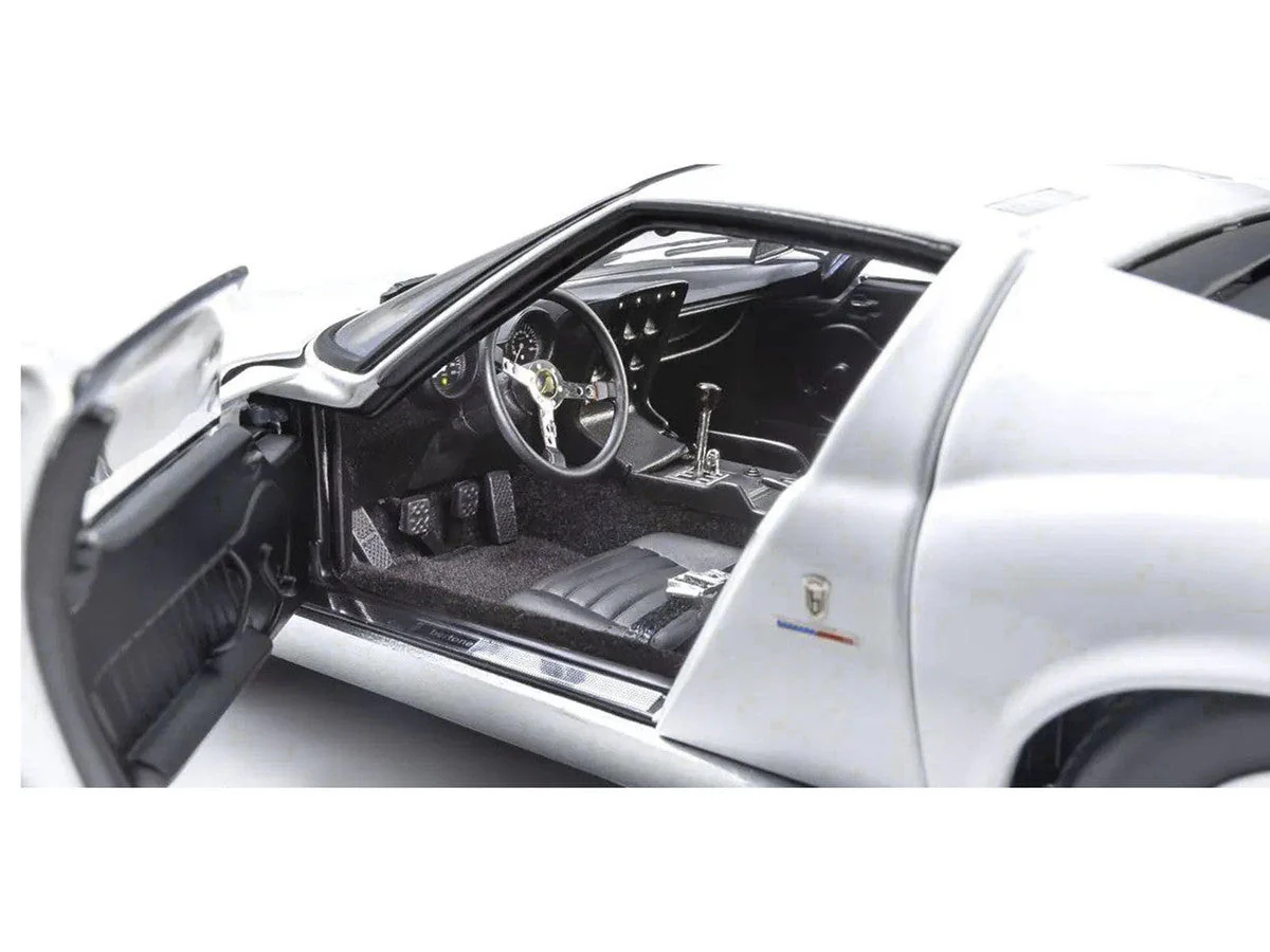 Lamborghini Miura P 400 White 1/18 Diecast Model Car by Kyosho - Image 4