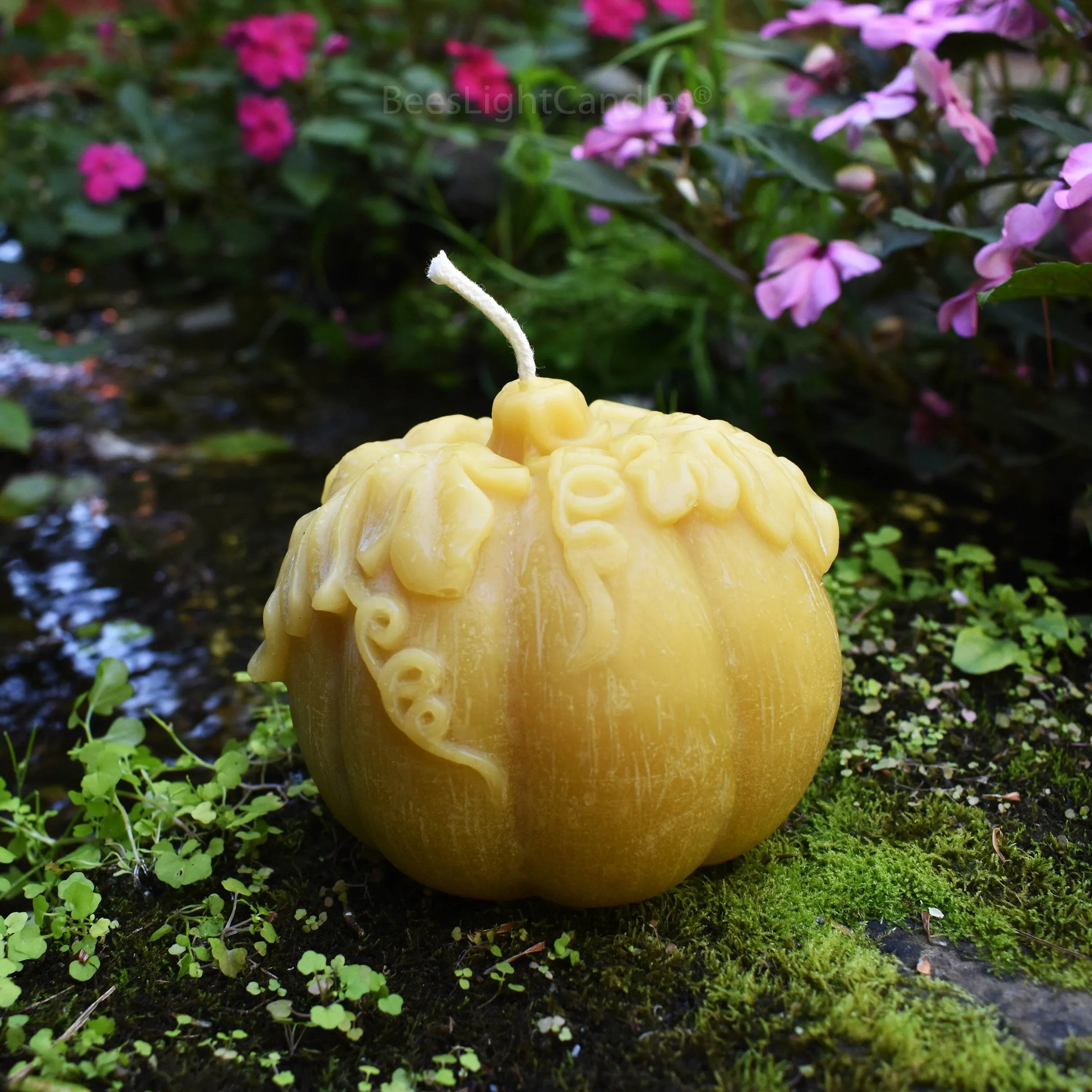Large Pumpkin Beeswax Candle - Image 3