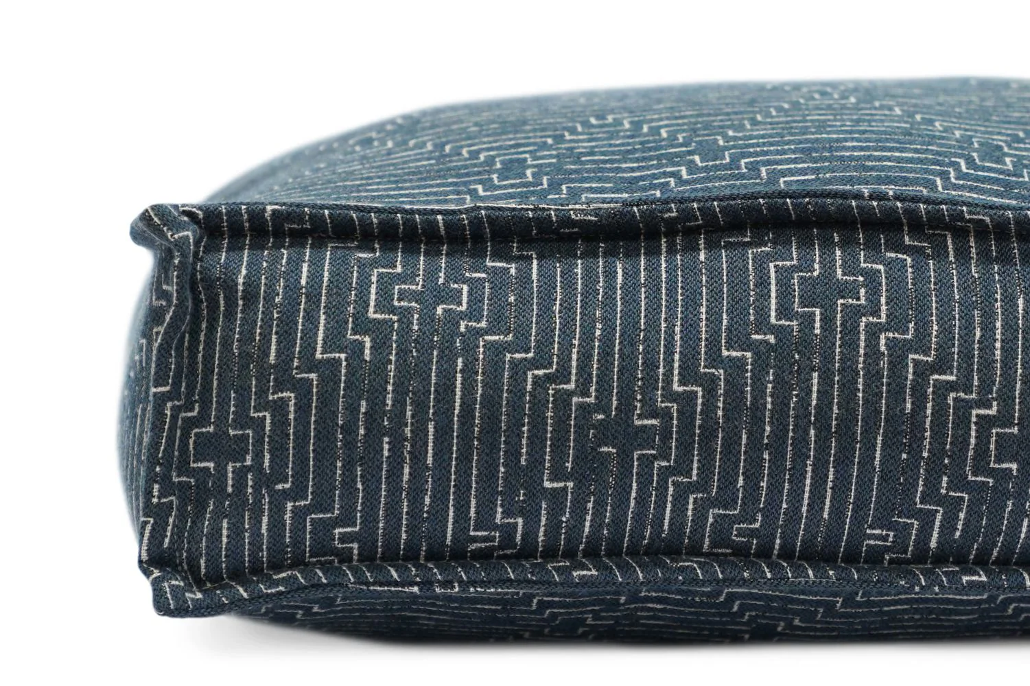 Lounger Pet Bed in Midnight Malamute - Image 3