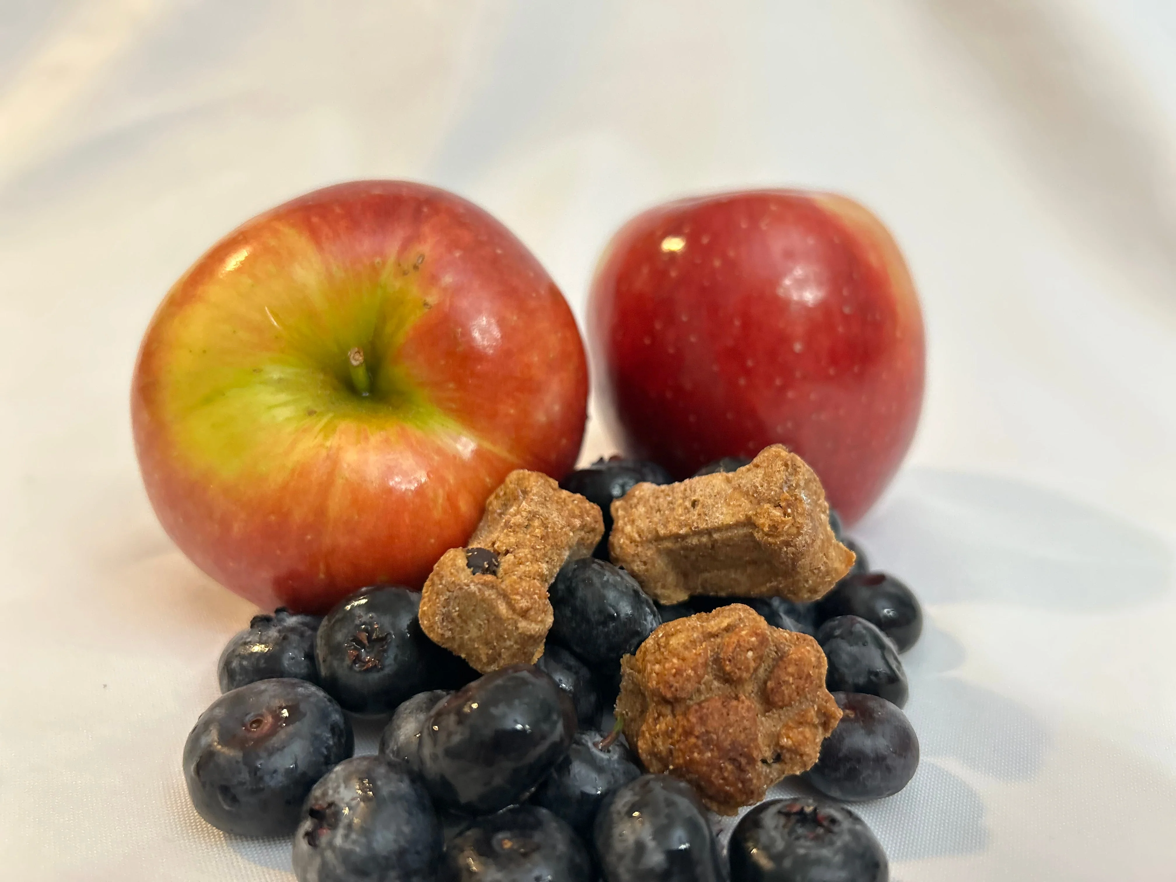 Lucy Loo Treats - Apple & Blueberry - (5 oz. Bag) - Image 2