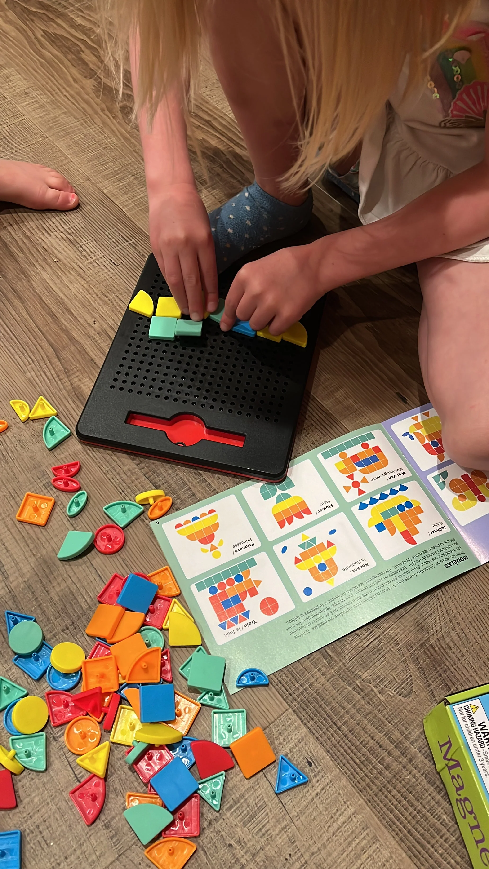 MAGNETIC DESIGN BOARD 2-in-1 Activity Pad - Image 5