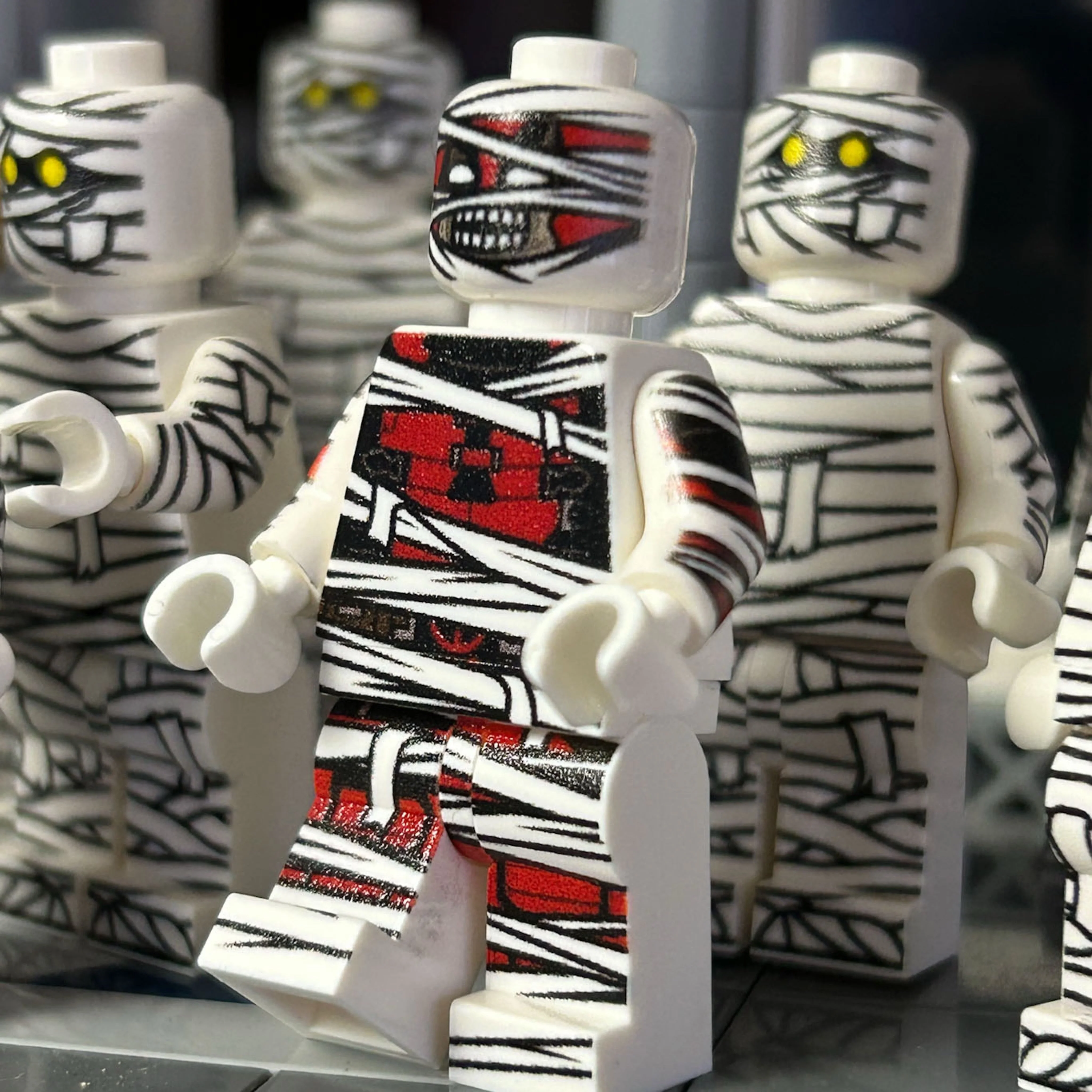Merc as Mummy Minifig - Image 3