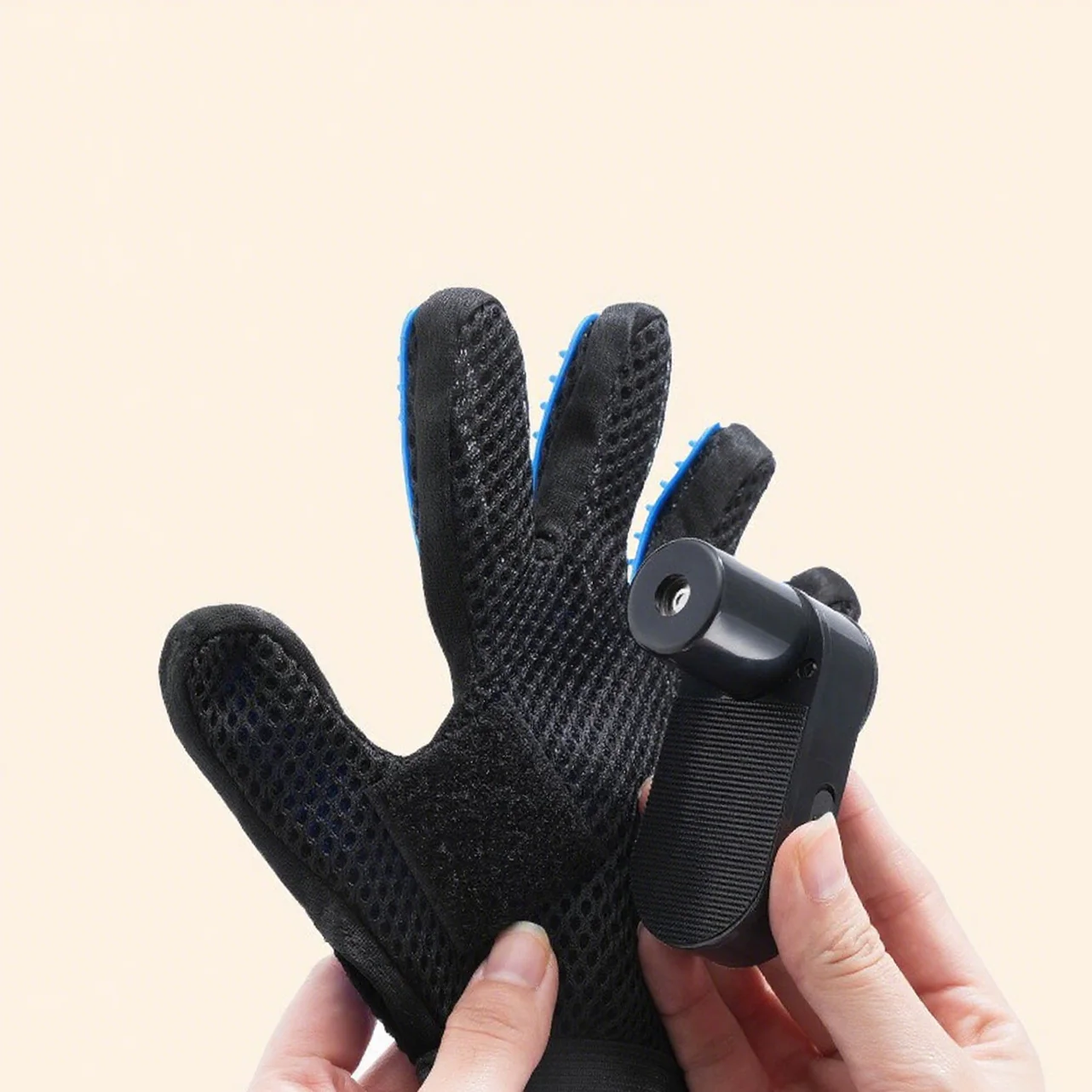 Milou & Lumi Pet Grooming Spray Glove for Hair Removal and Massage - Image 2