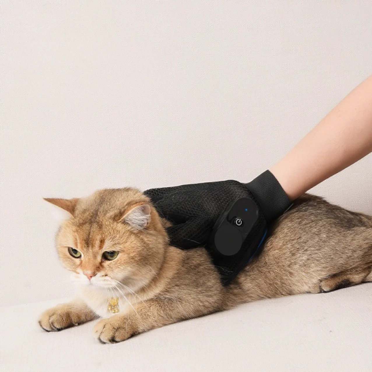 Milou & Lumi Pet Grooming Spray Glove for Hair Removal and Massage - Image 4
