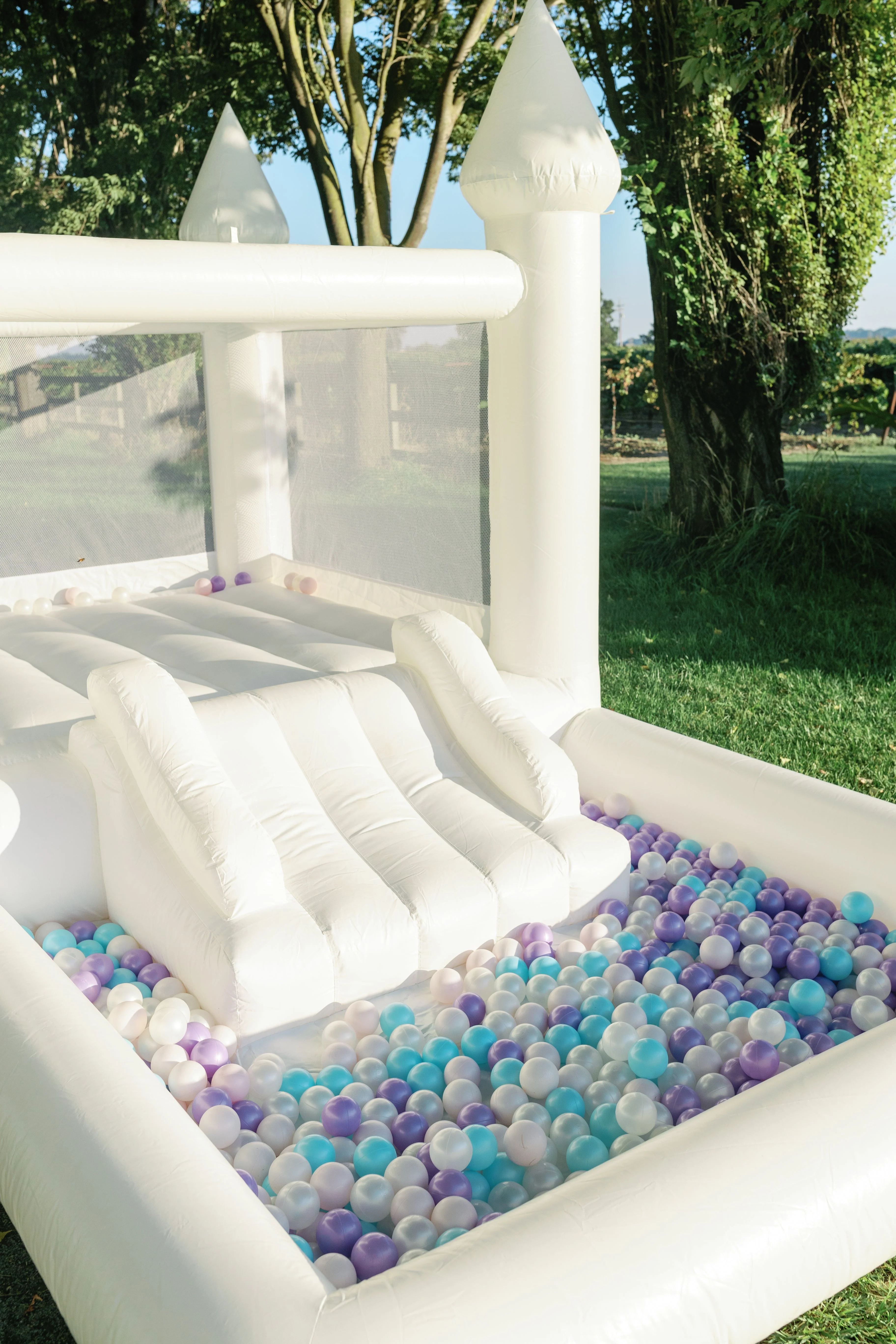 Mini Marcos - White COMBO Bounce House with Ball Pit - Image 2
