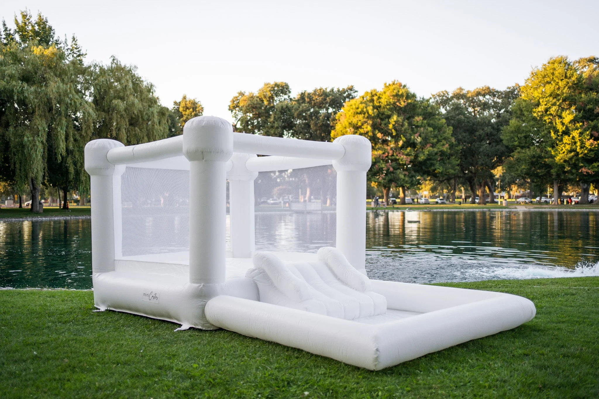 Mini Marcos - White COMBO Bounce House with Ball Pit - Image 3