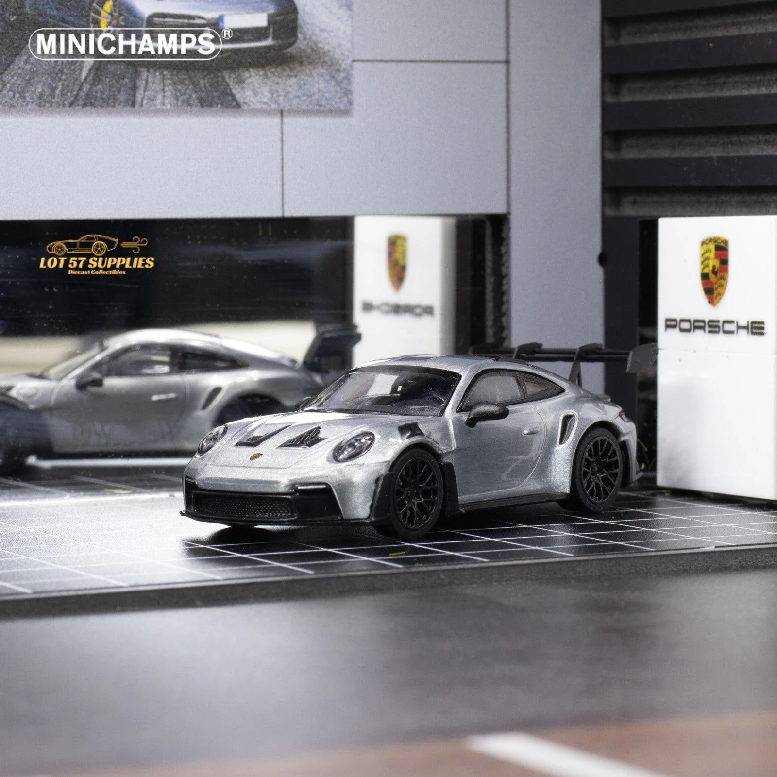 Minichamps Porsche 911 GT3 RS Raw Silver 1:64 - Image 6