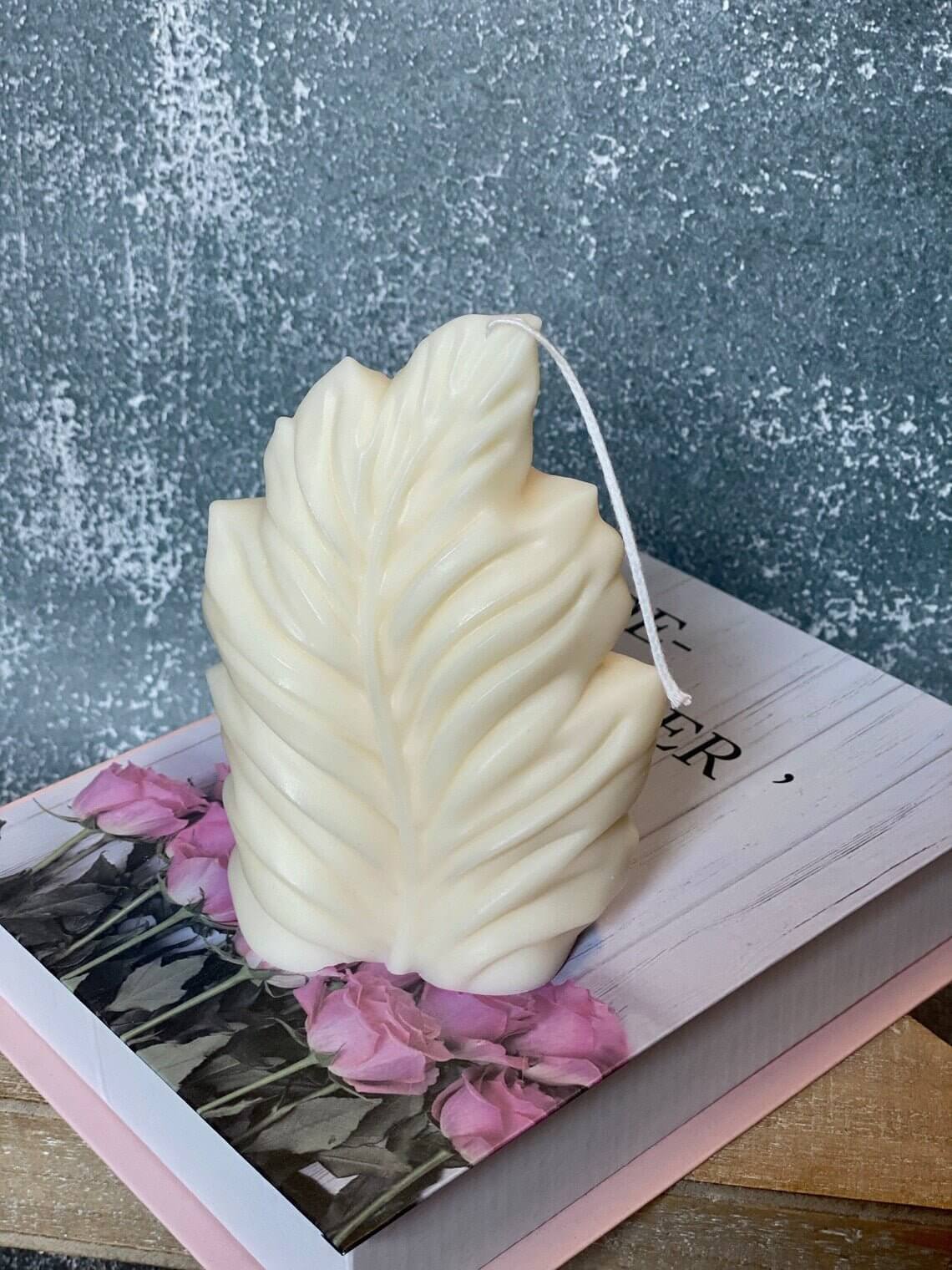 Minimalist Feather Design Candle - Image 5
