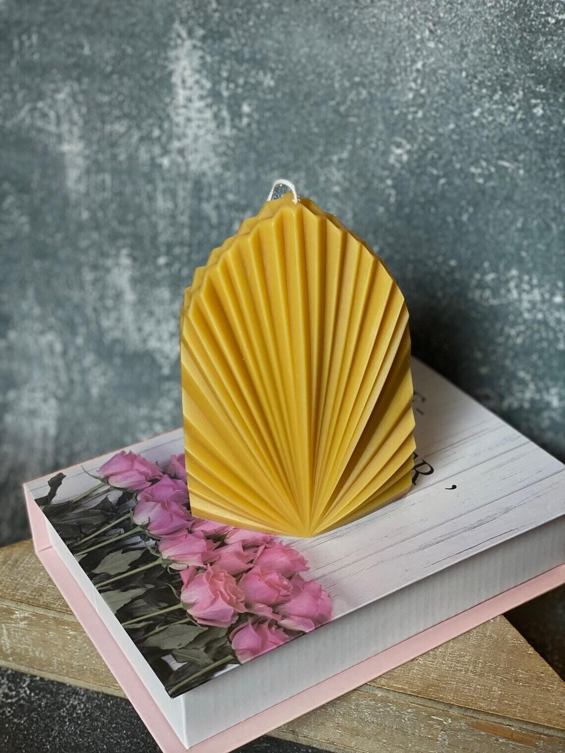 Minimalist Palm Leaf Candle - Image 2