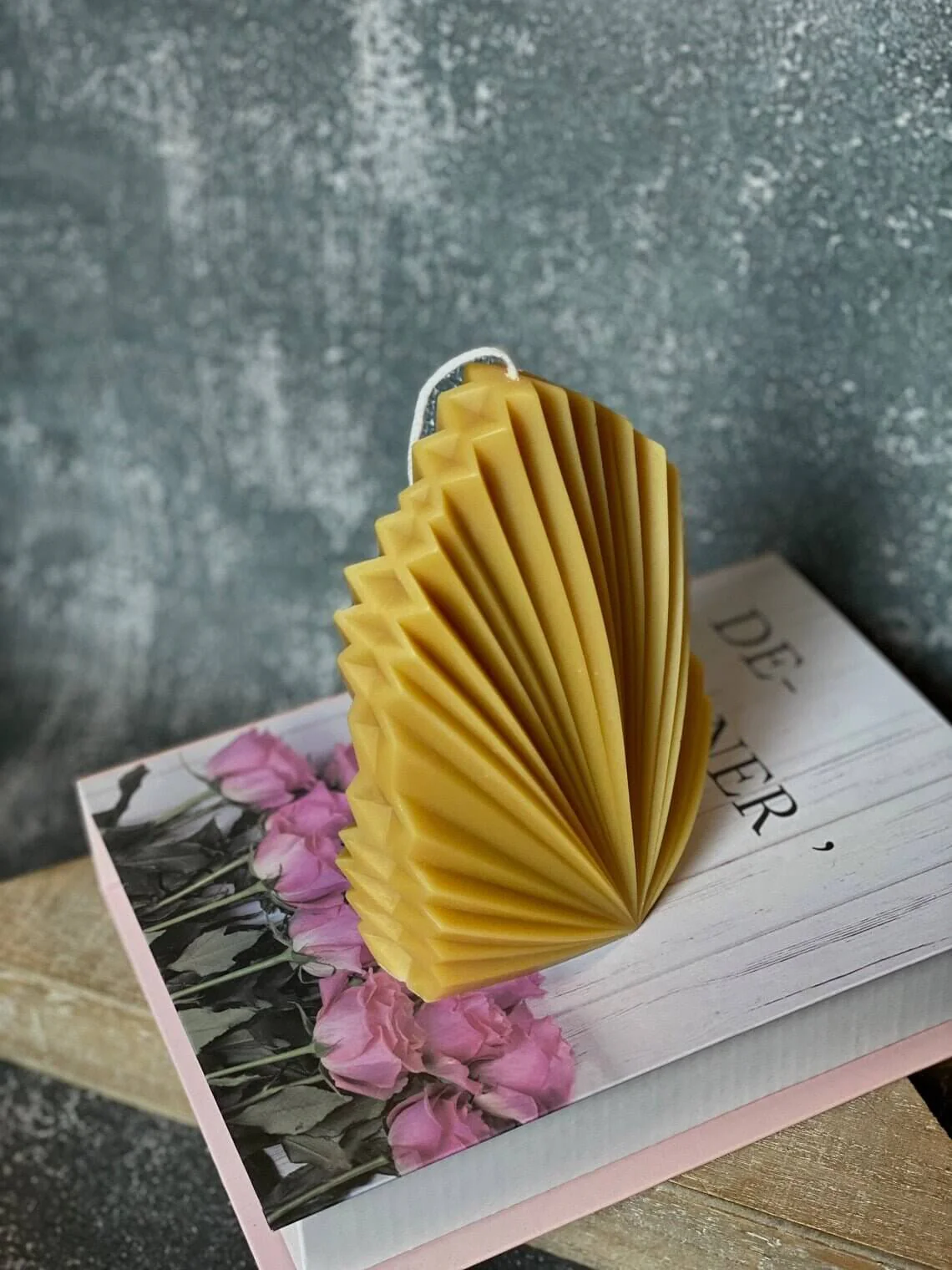 Minimalist Palm Leaf Candle - Image 3
