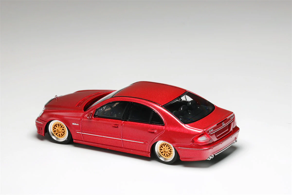 MK Model Mercedes-Benz E63 AMG W211 Lowered Red 1:64 - Image 5