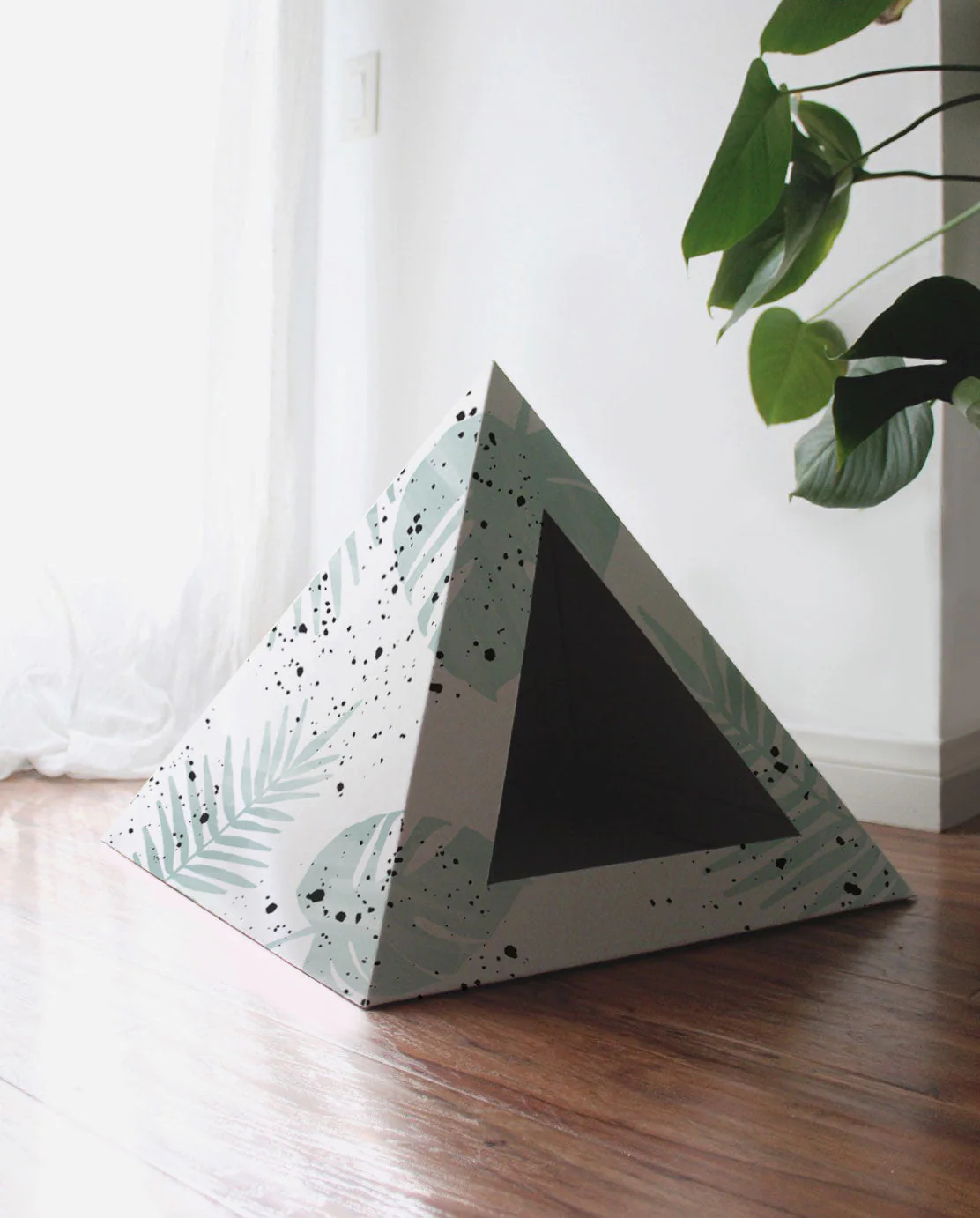 'Oasis' Cardboard Cat Pyramid - Image 3