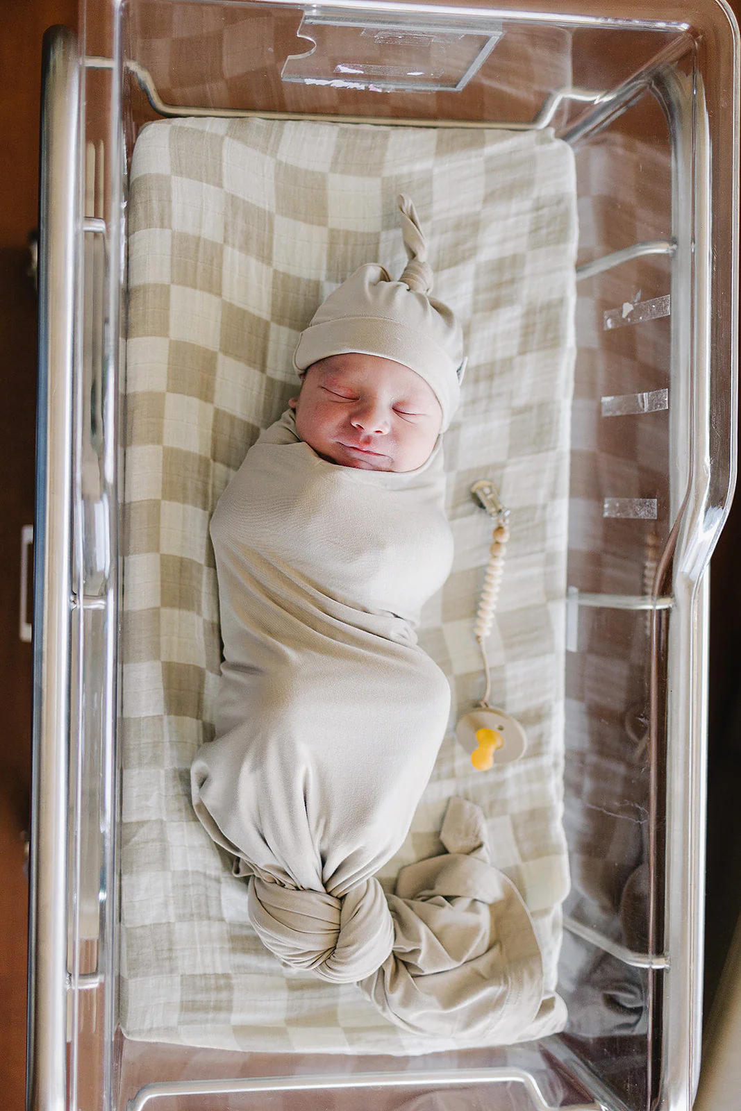 Oatmeal Bamboo Newborn Knot Hat - Image 3