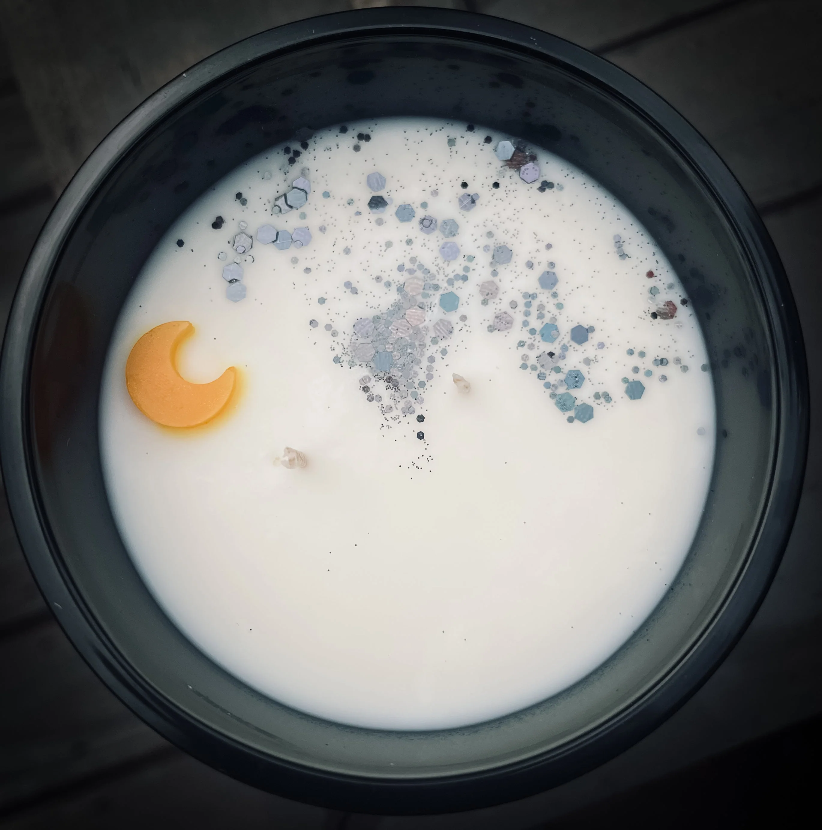Obsidian Bloom | Luxury Soy Wax Candle - Image 5