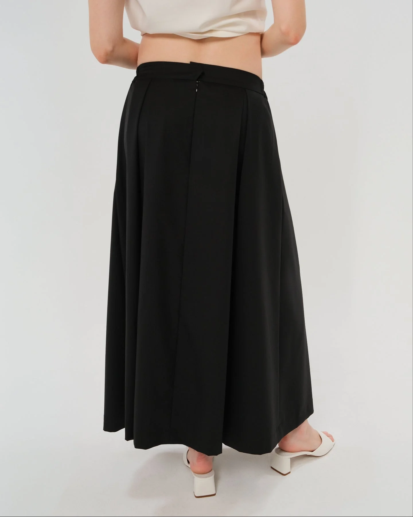 Over-Under Bump Pleated Maternity Maxi Skirt in All-Season Wool Blend - Image 6