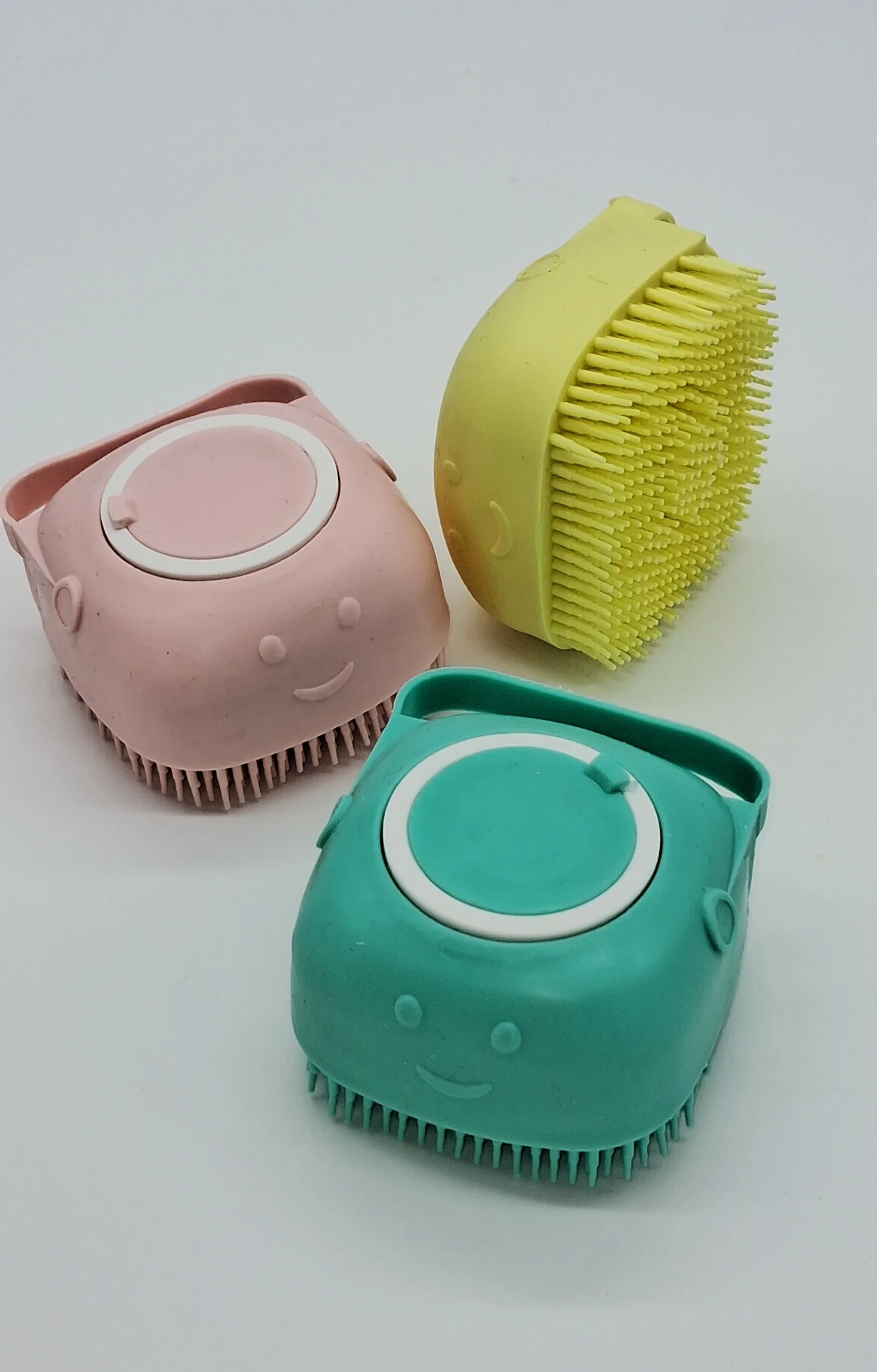 Pamper Shampoo & Massage Brush - Image 2