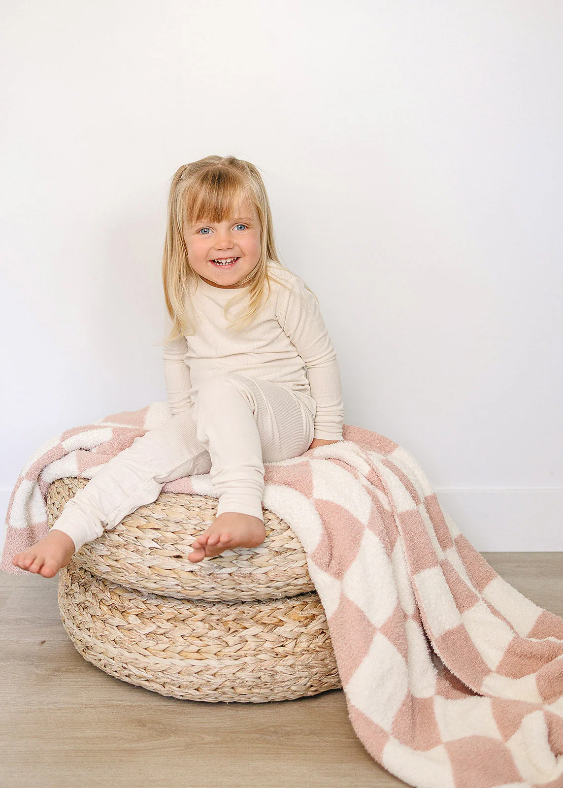 Pink Checkered Plush Blanket - Image 4