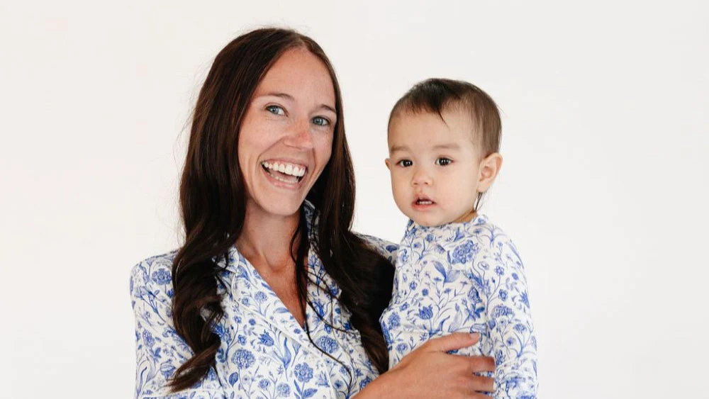 Porcelain Vine Short Sleeve & Pants Bamboo Women's Pajama Set - Image 7
