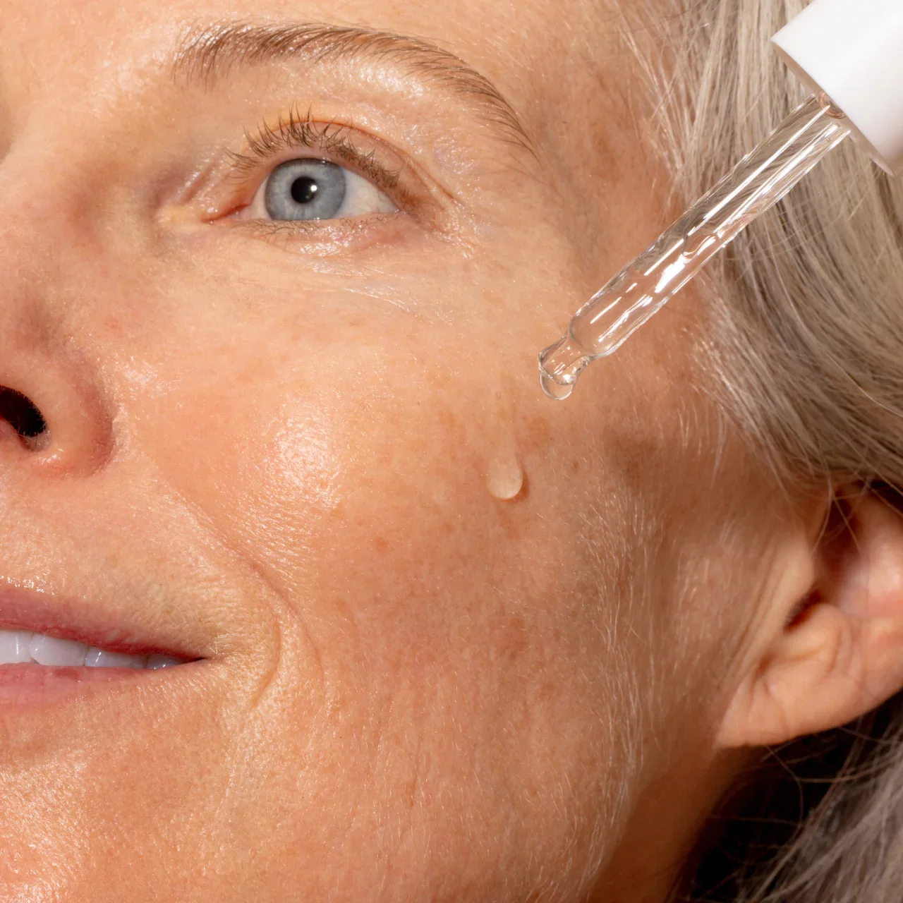 Pre- & Probiotic Plumping Peptide Serum - Image 2