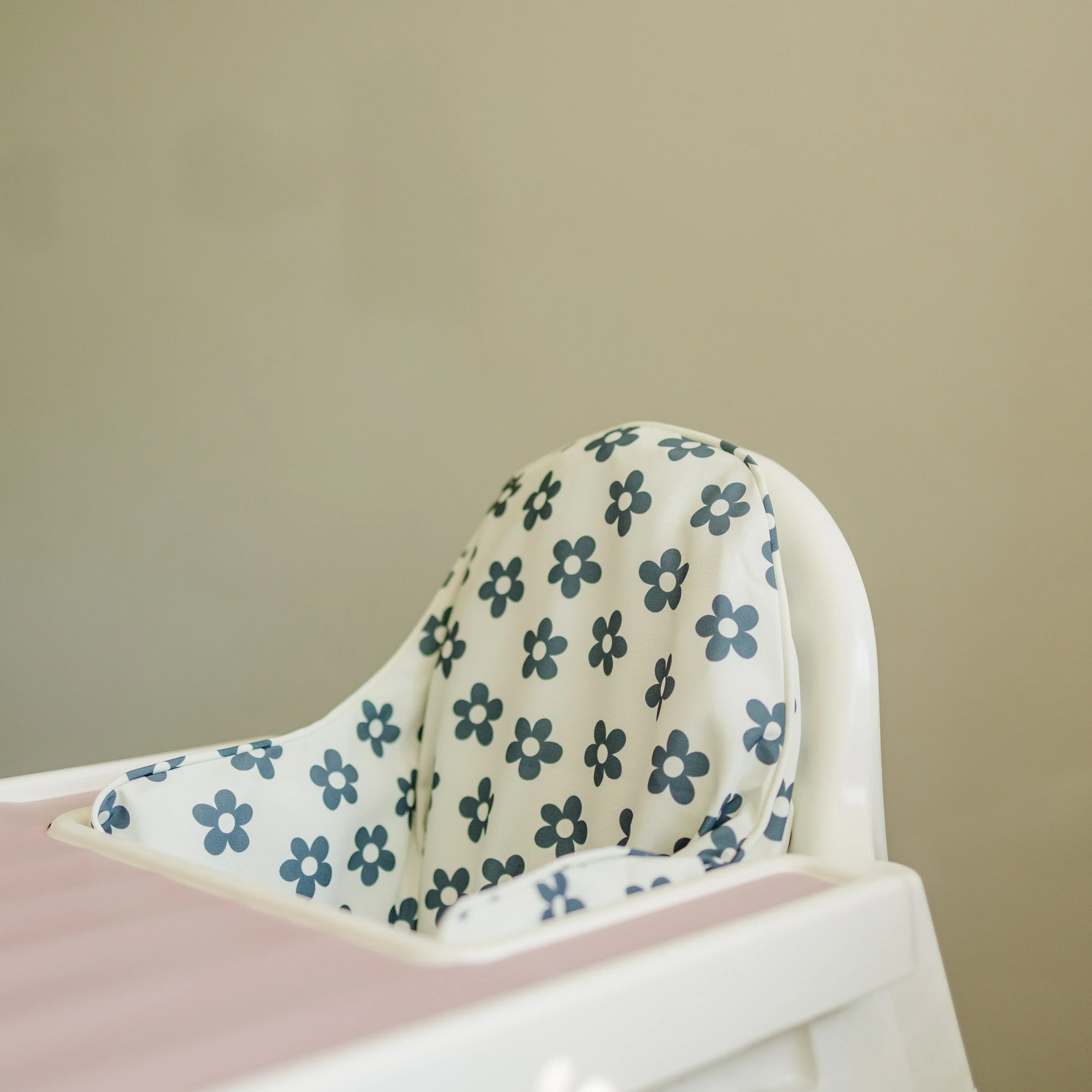 Retro Black & White Daisy IKEA Antilop Cushion Cover - Image 2