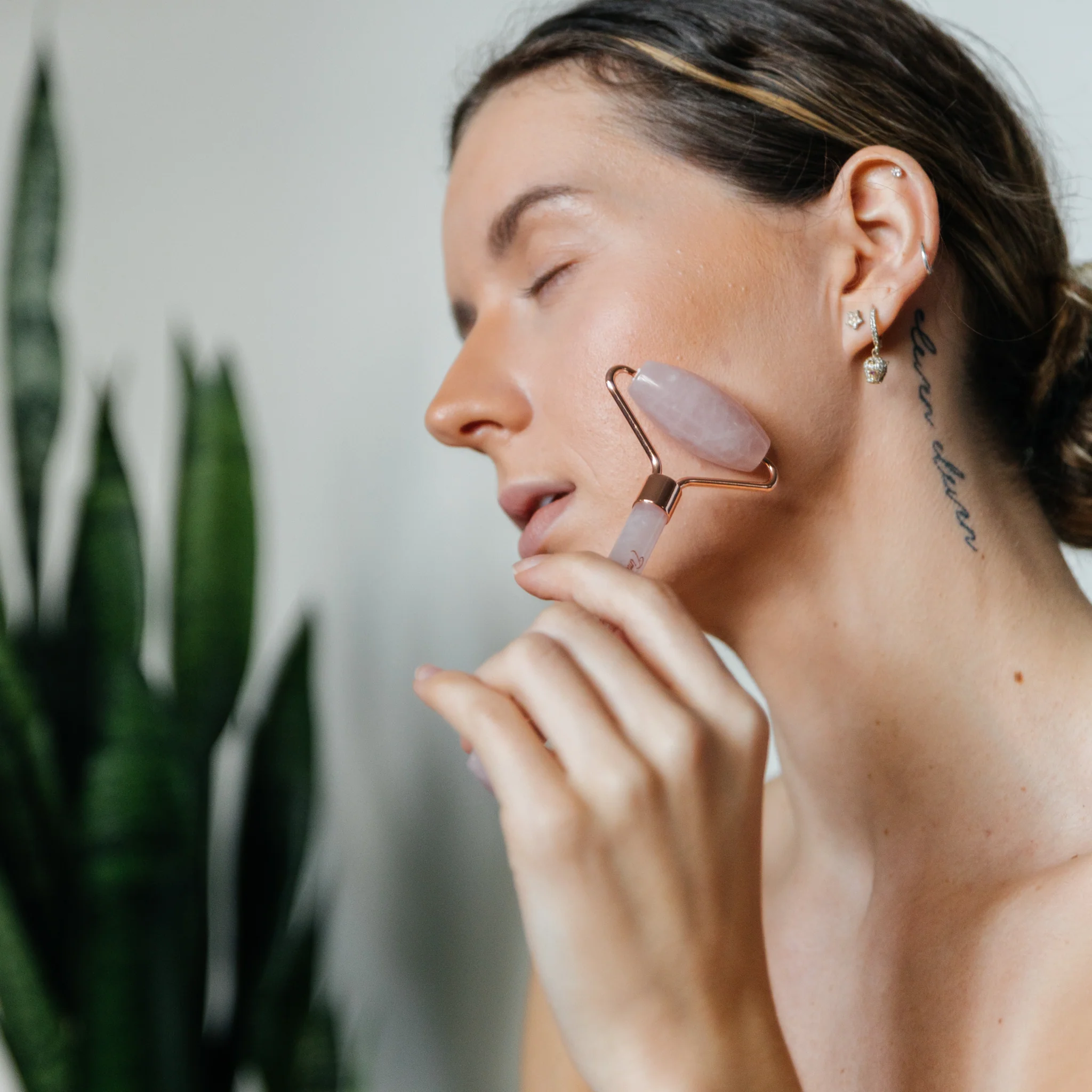 Rose Quartz Facial Roller - Image 2