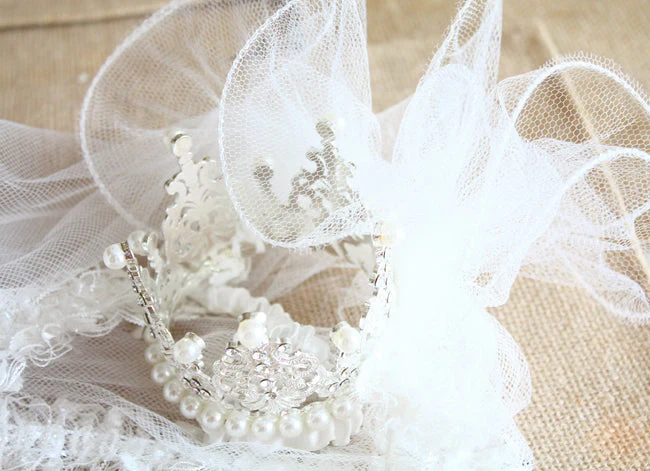Royal Paws Tiara Veil Pet Royal Dog Accessories - Image 8