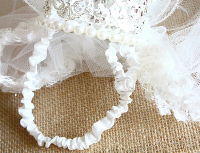 Royal Paws Tiara Veil Pet Royal Dog Accessories - Image 9