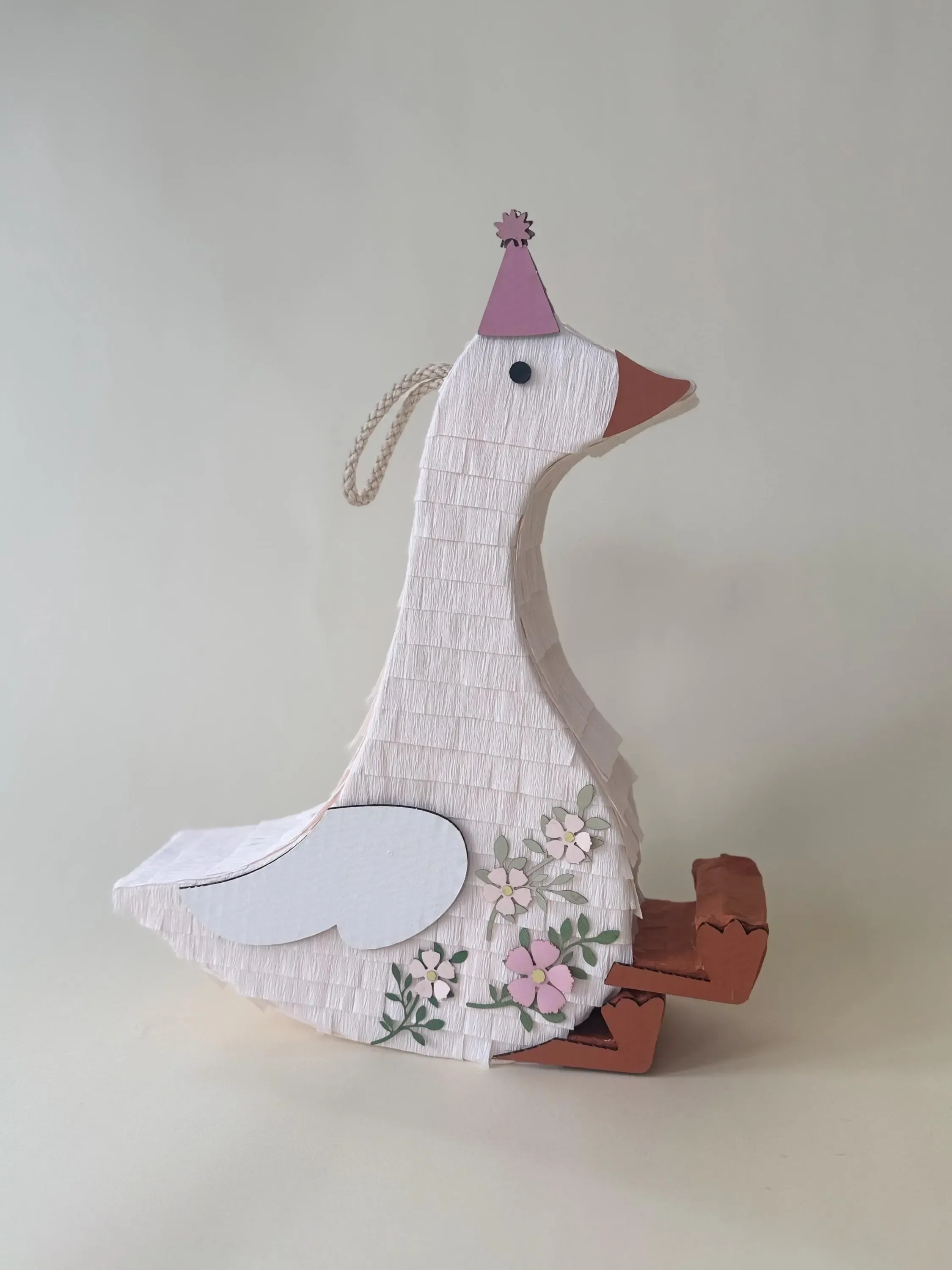 🦢 Sitting Party Goose Piñata – Handmade Animal Piñata for Kids’ Birthdays, Spring Celebrations & Farm-Themed Parties - Image 2