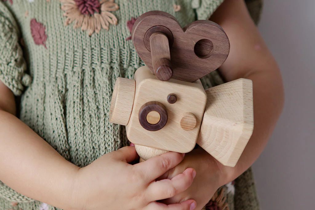 Super 16 Wooden Toy Camera Handheld - Image 5