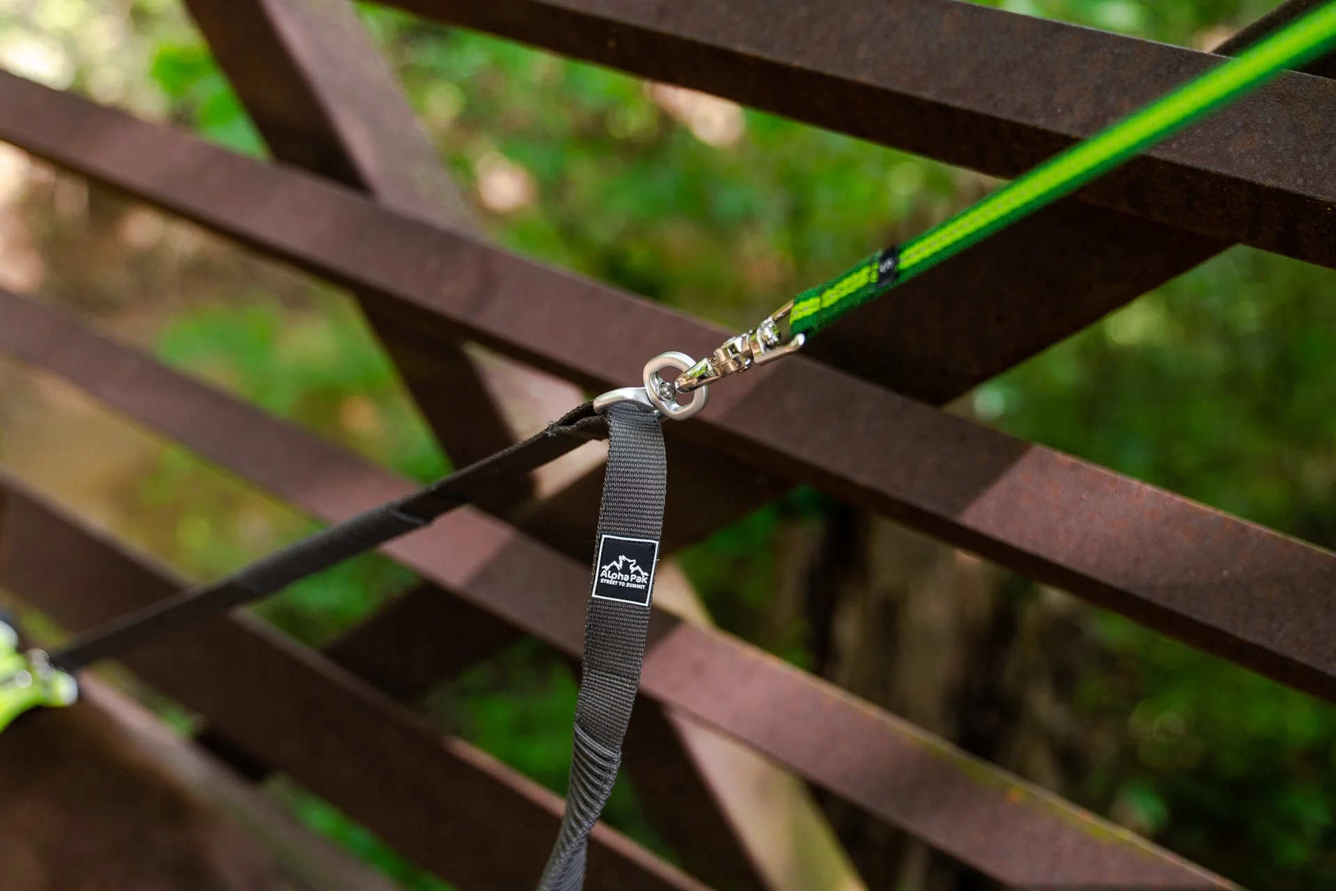 Teton Dark Gray Elastic Dog Leash Coupler - Image 4