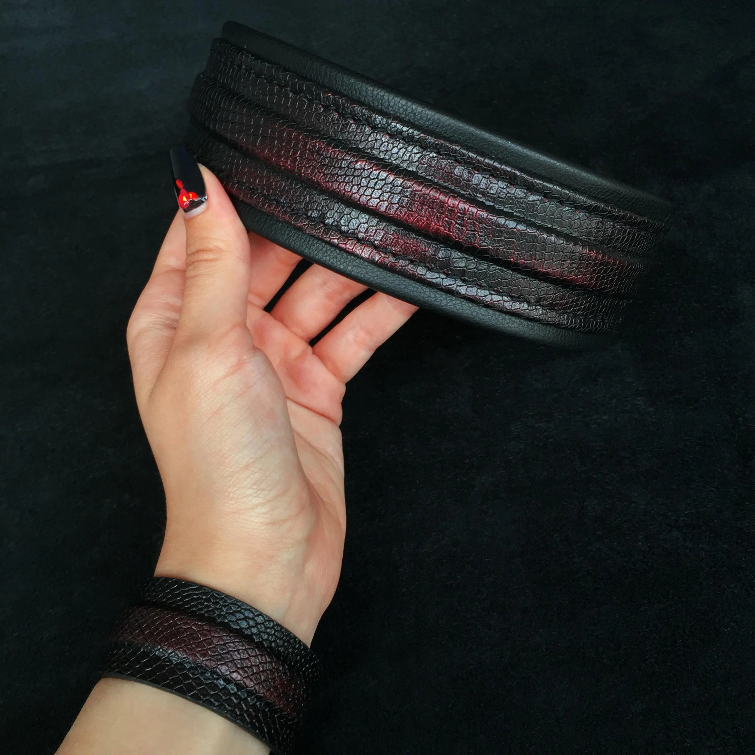 The ''Cobra'' collar - Image 2