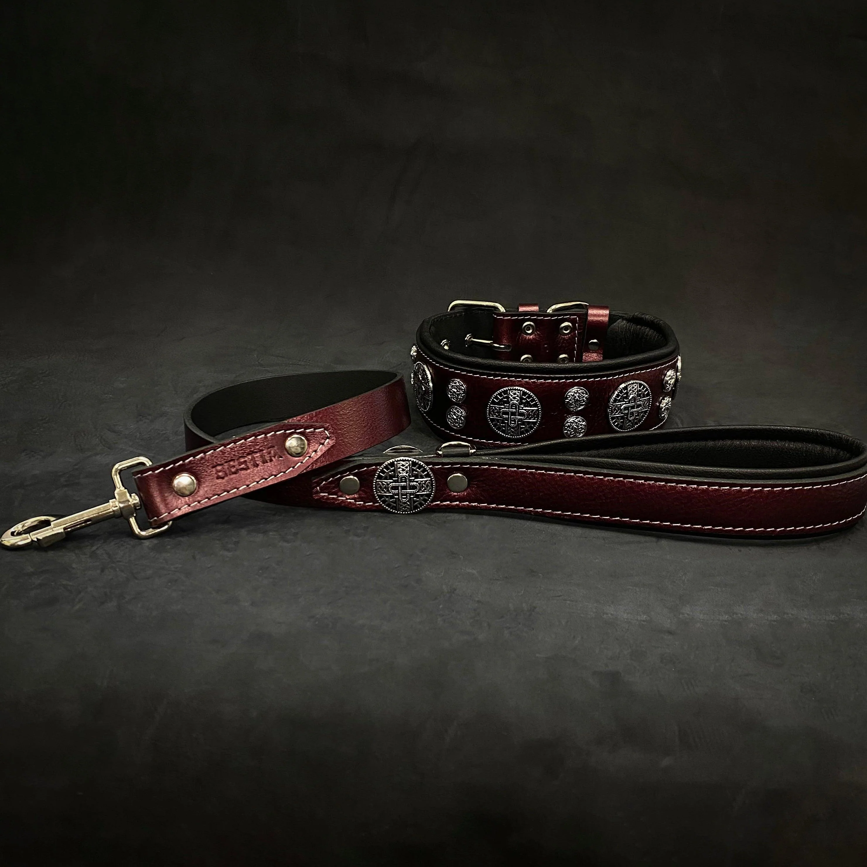 The "Hektor" Burgundy Collar LIMITED - Image 4