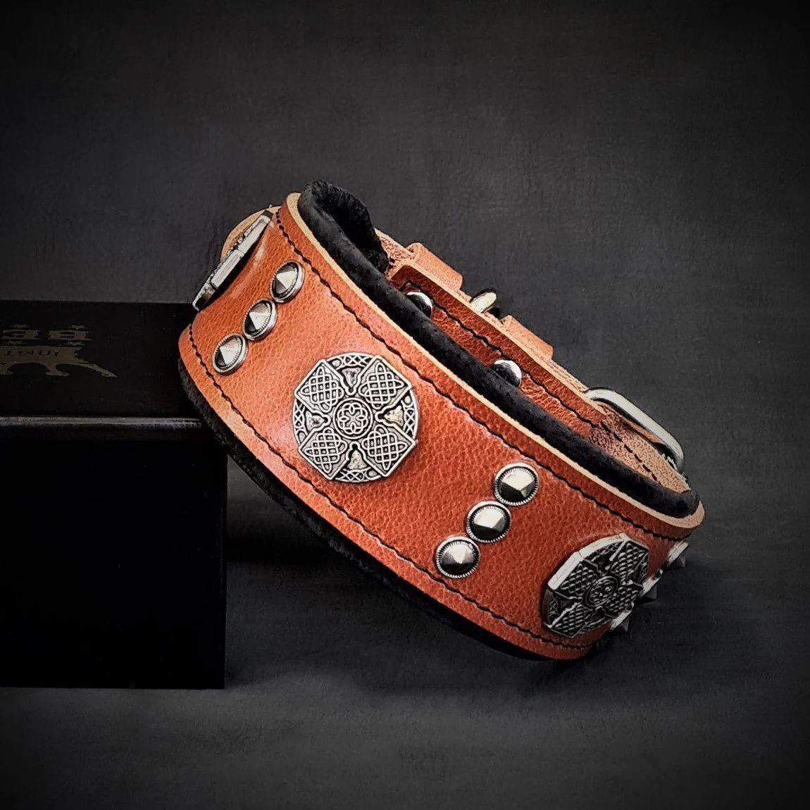 The "Maximus" collar 2 inch wide black & silver - Image 2