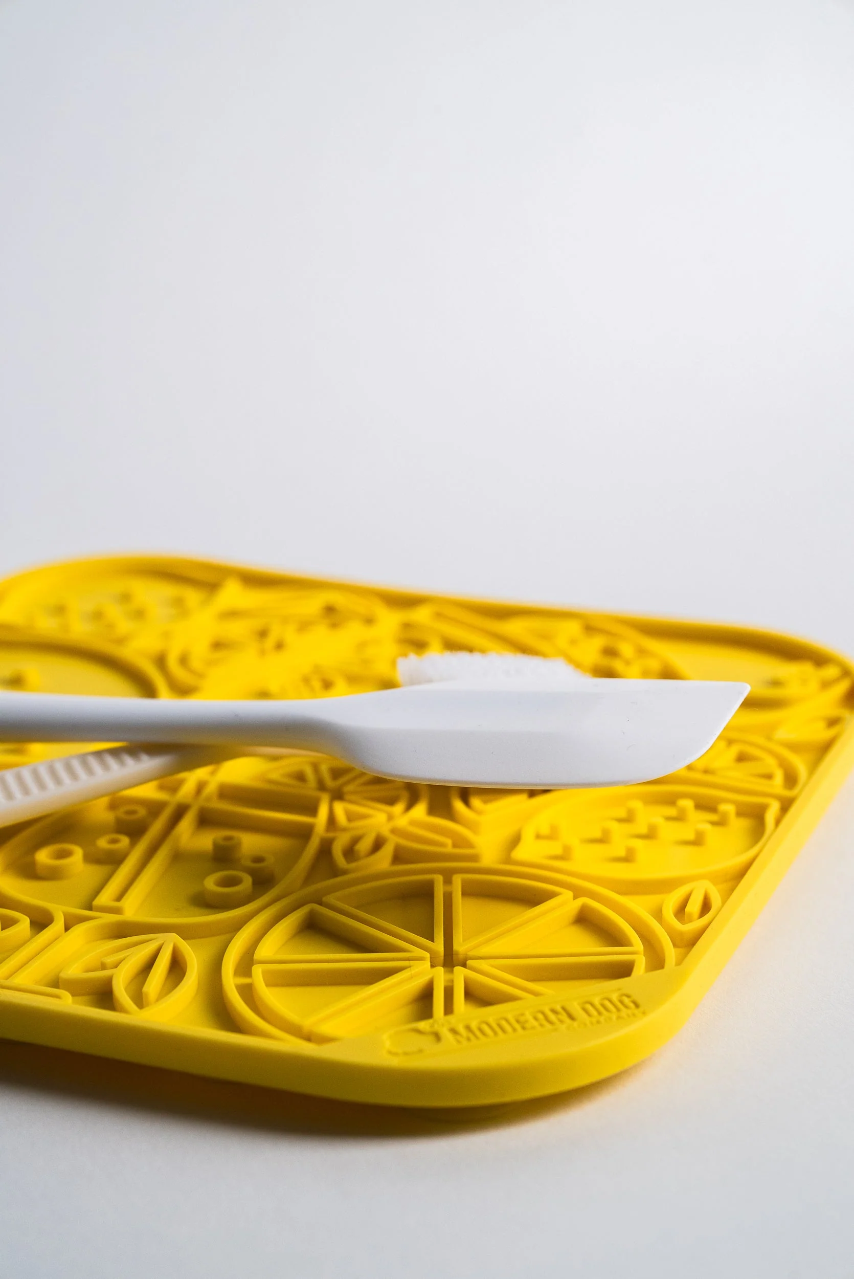 The Modern Dog Co. - Limoncello Lick Mat - Image 4