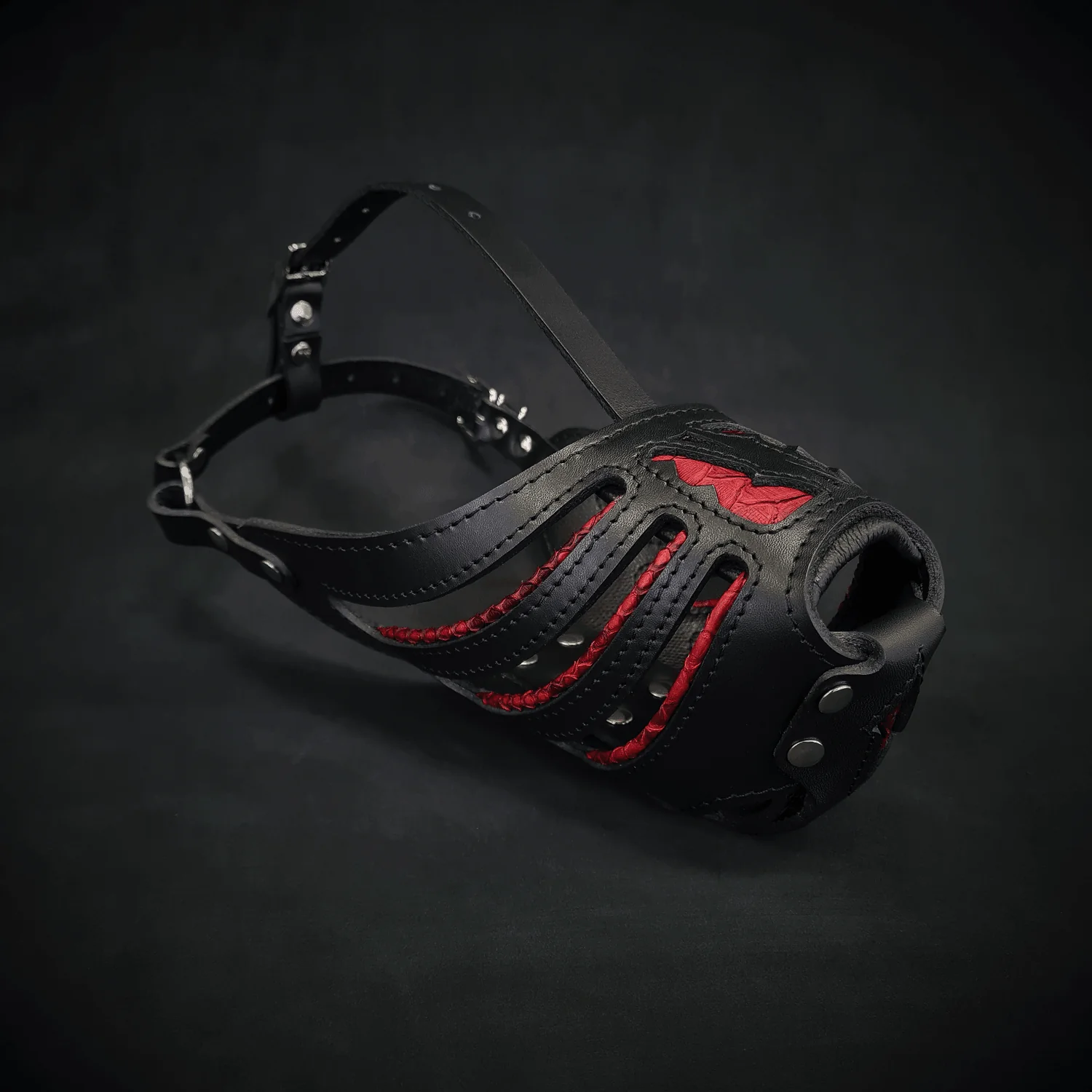 The ''Red Dragon'' basket muzzle - Image 2