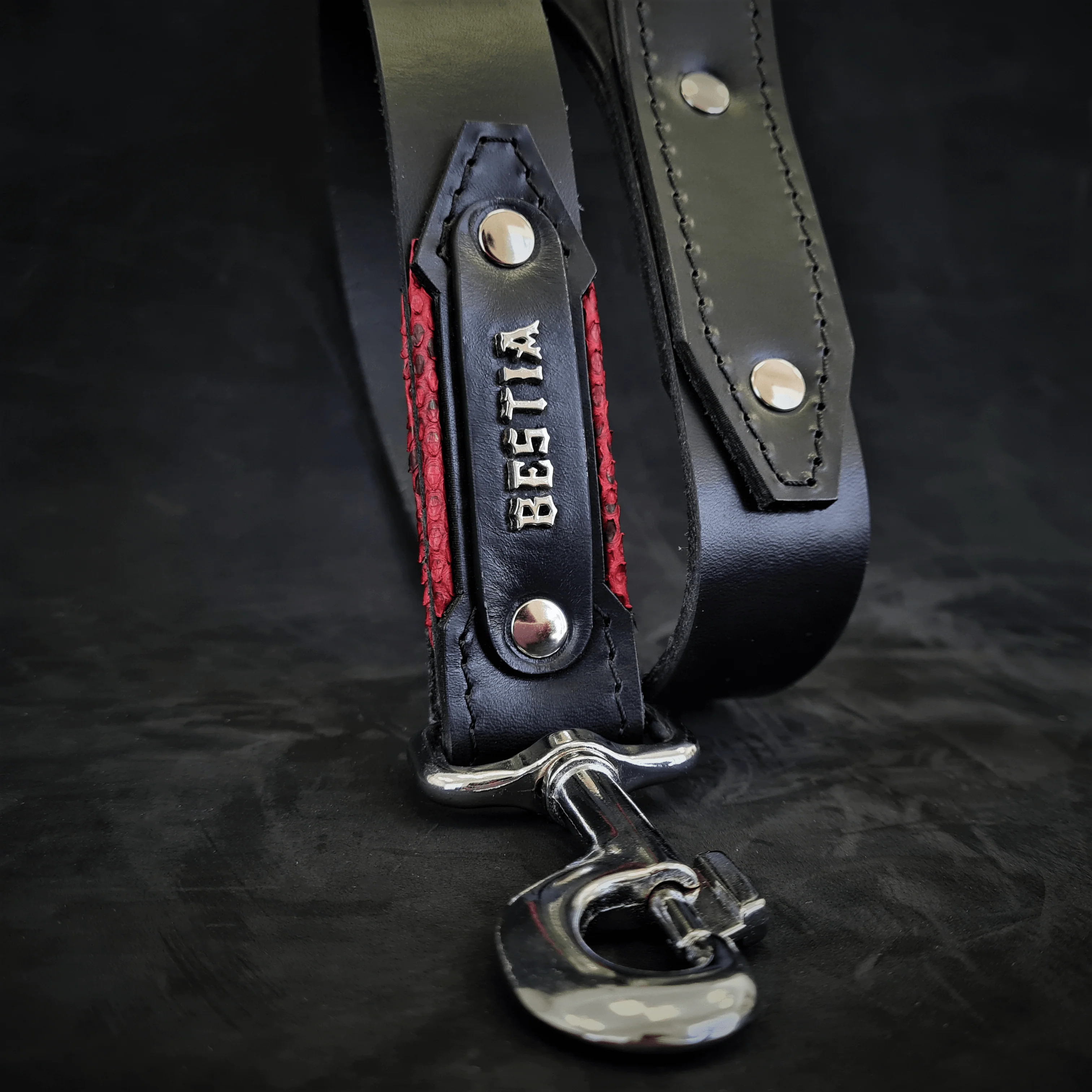 The ''Red Dragon'' leash - Image 3