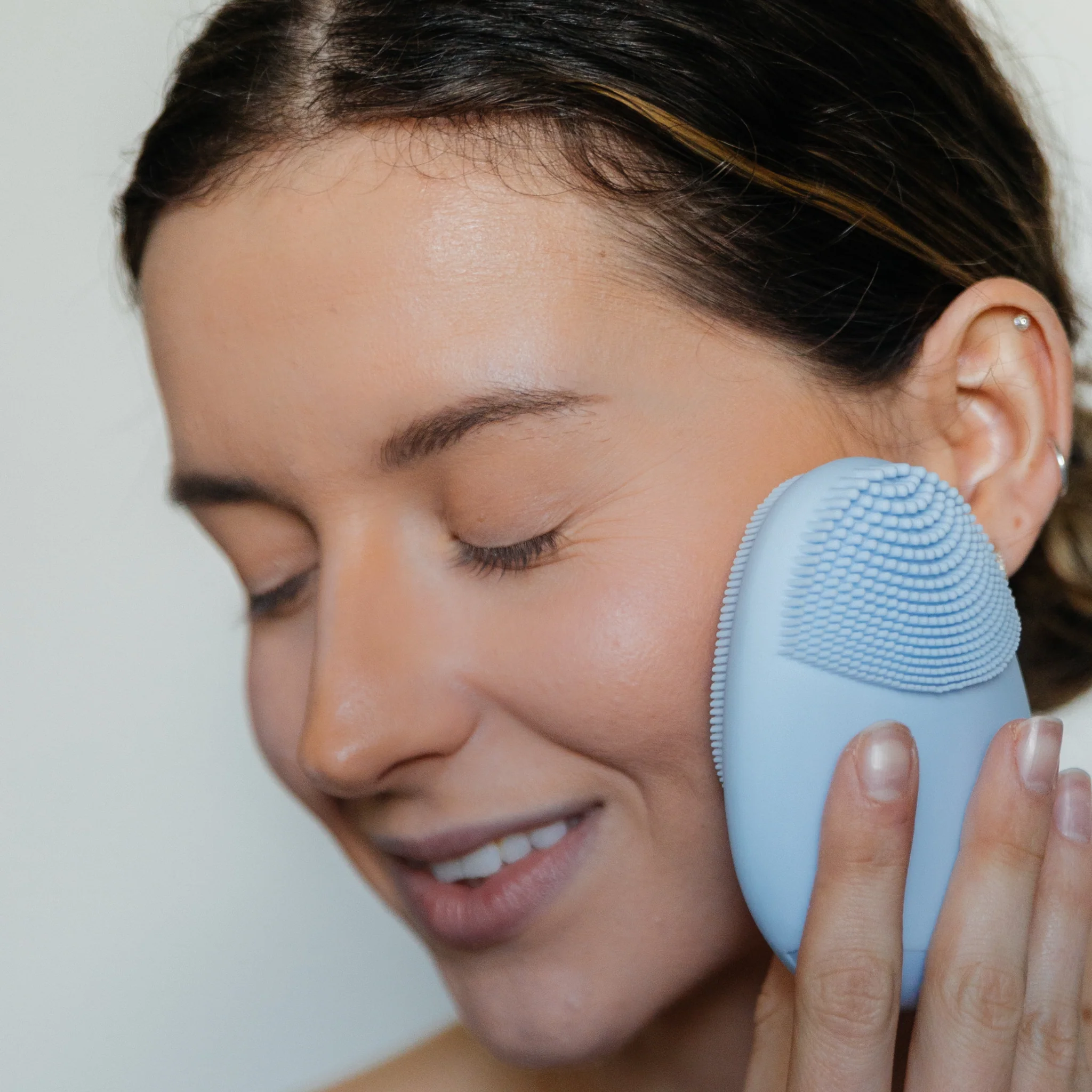 Timeless Facial Cleansing Brush - Image 7