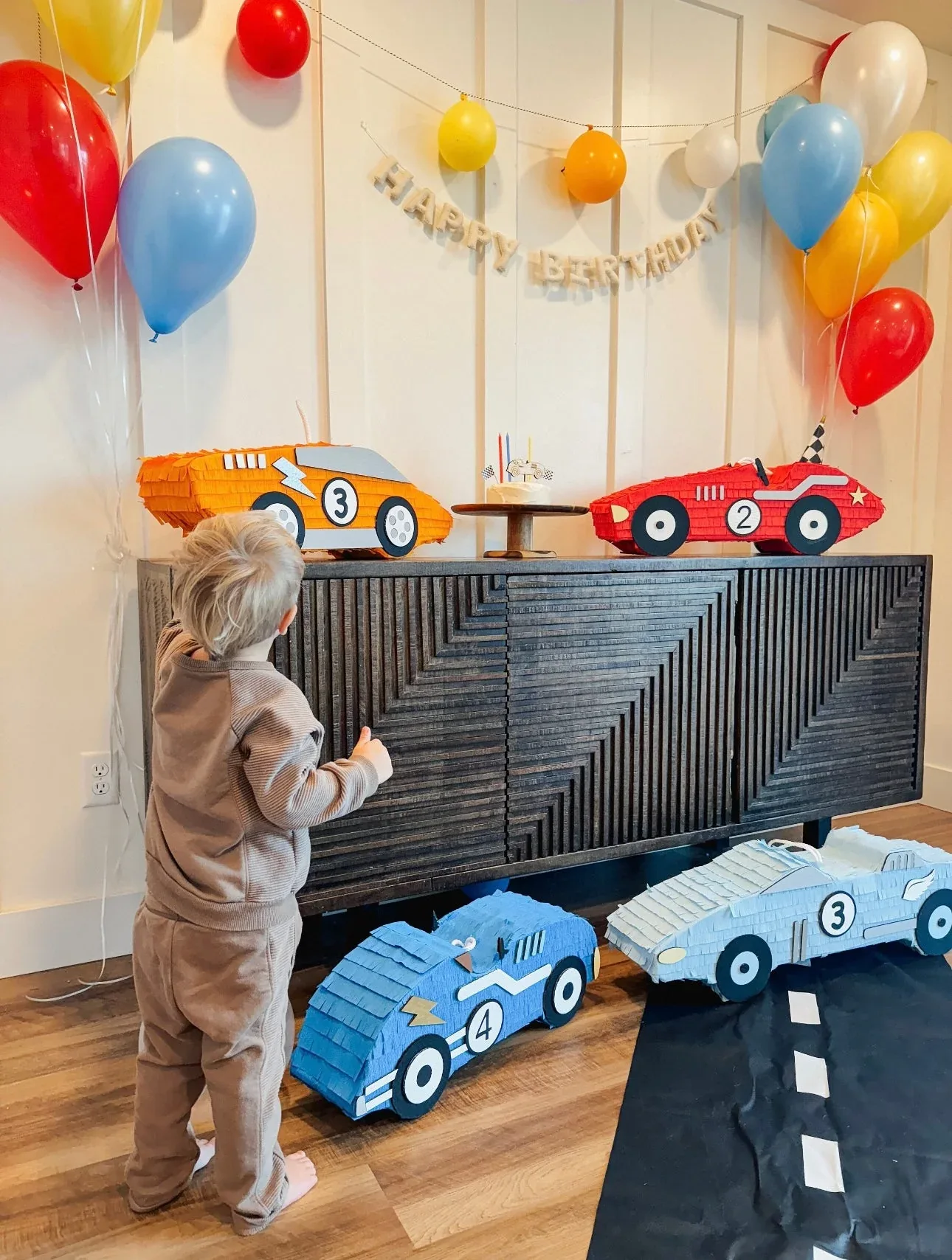 Vintage Race Car - Unique Vintage Models, Customizable, Ideal for Classic Car Parties, and Nostalgic Celebrations - Image 5