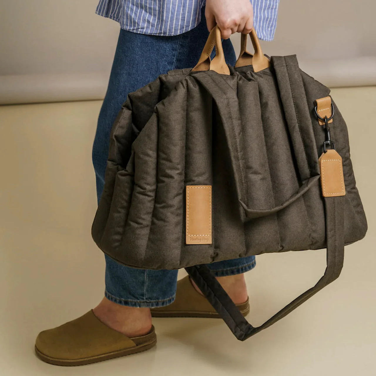 Waterproof Comfortable Pet Carrier Bag - Image 2