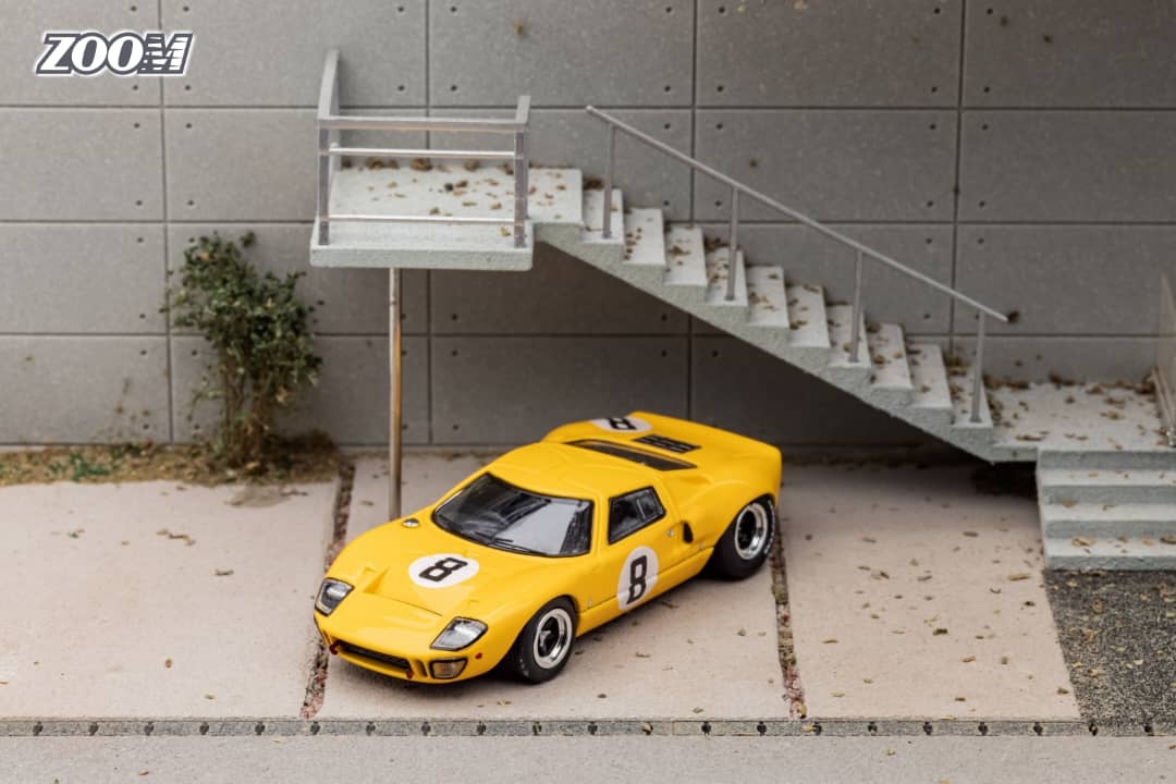 Zoom Ford GT40 MK1 Yellow #8 1:64 - Image 2